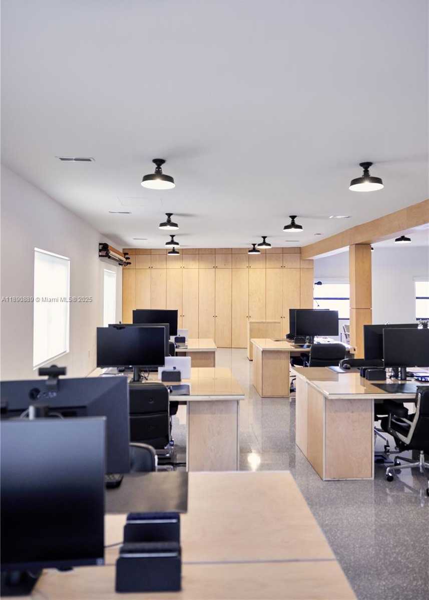 Small Image of 1800 NORTH MIAMI AVE, Miami Number 5