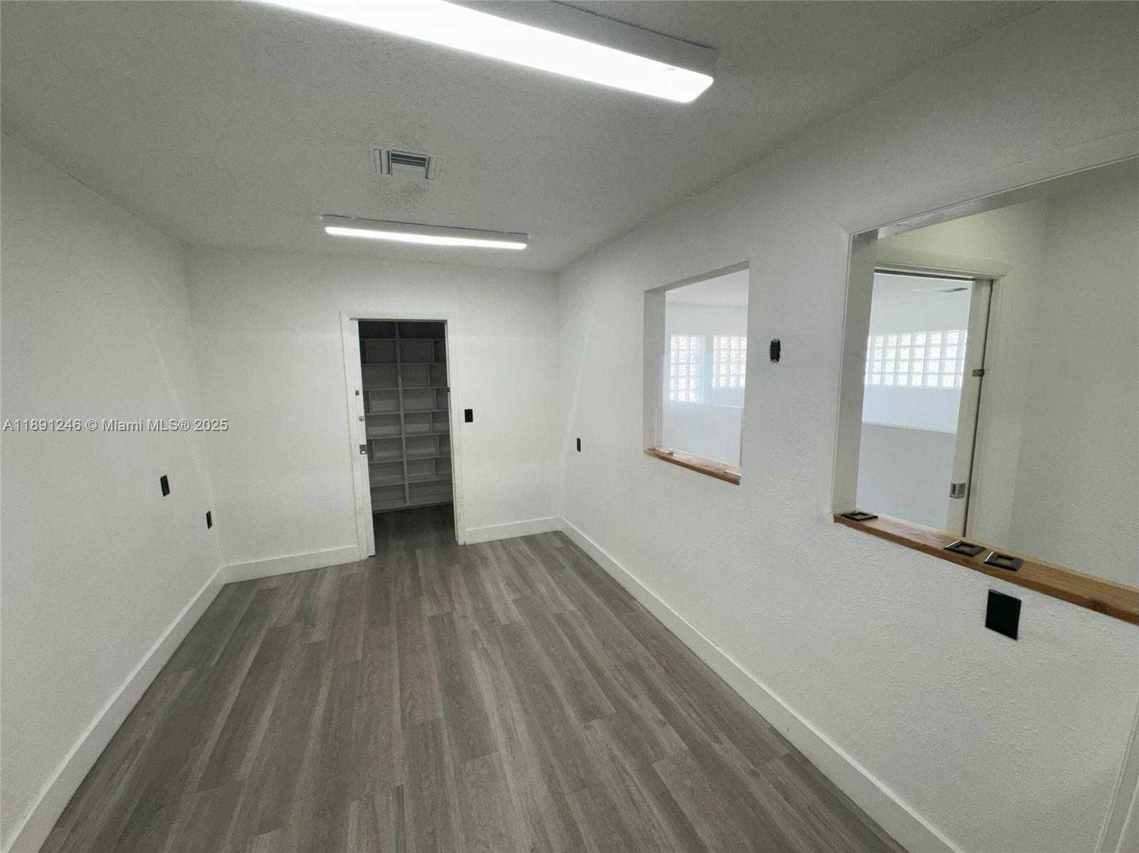 Small Image of 795 SOUTH FEDERAL HWY, Hollywood Number 2
