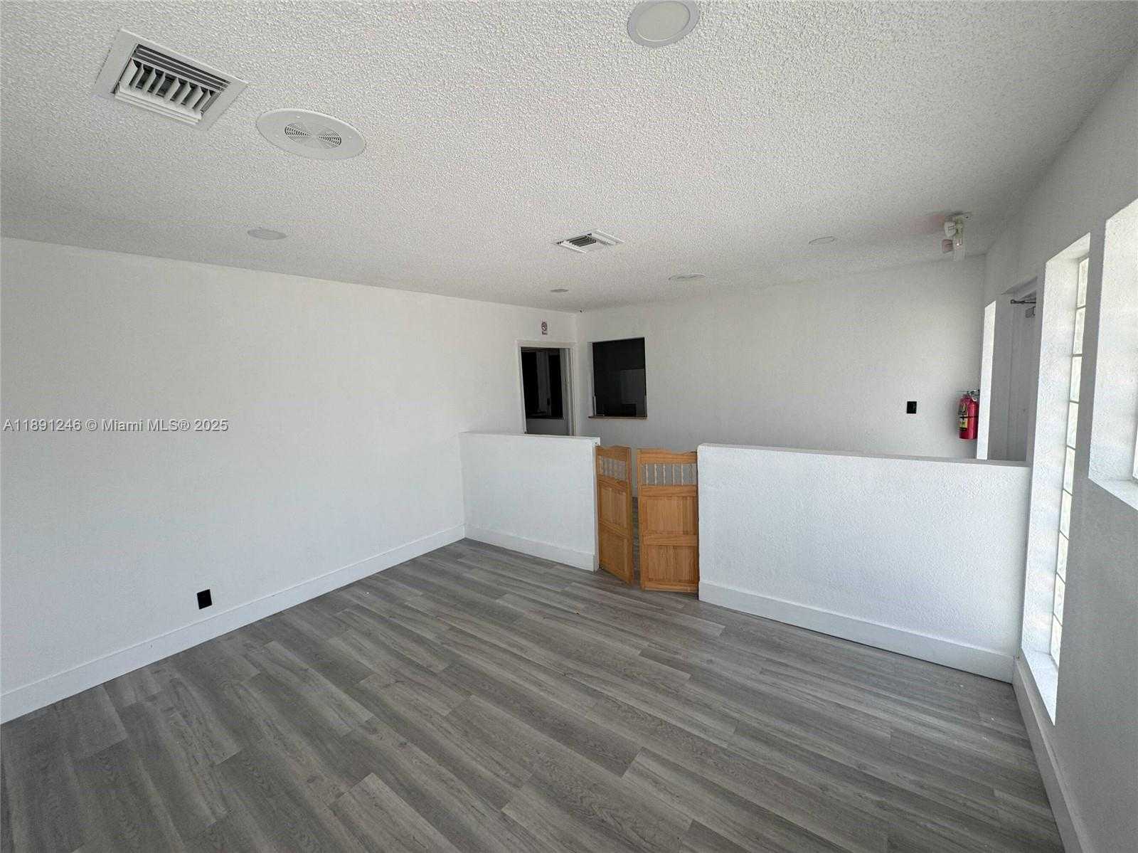 Small Image of 795 SOUTH FEDERAL HWY, Hollywood Number 3