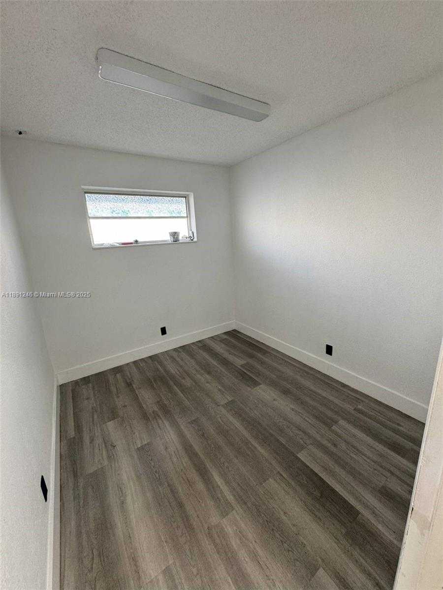 Small Image of 795 SOUTH FEDERAL HWY, Hollywood Number 4