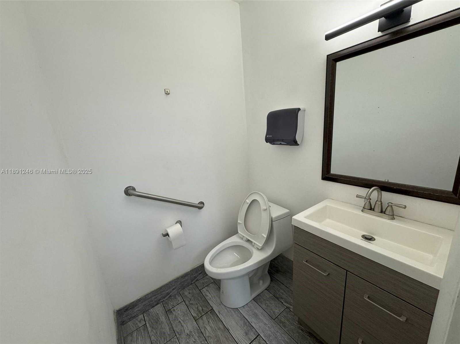 Small Image of 795 SOUTH FEDERAL HWY, Hollywood Number 5