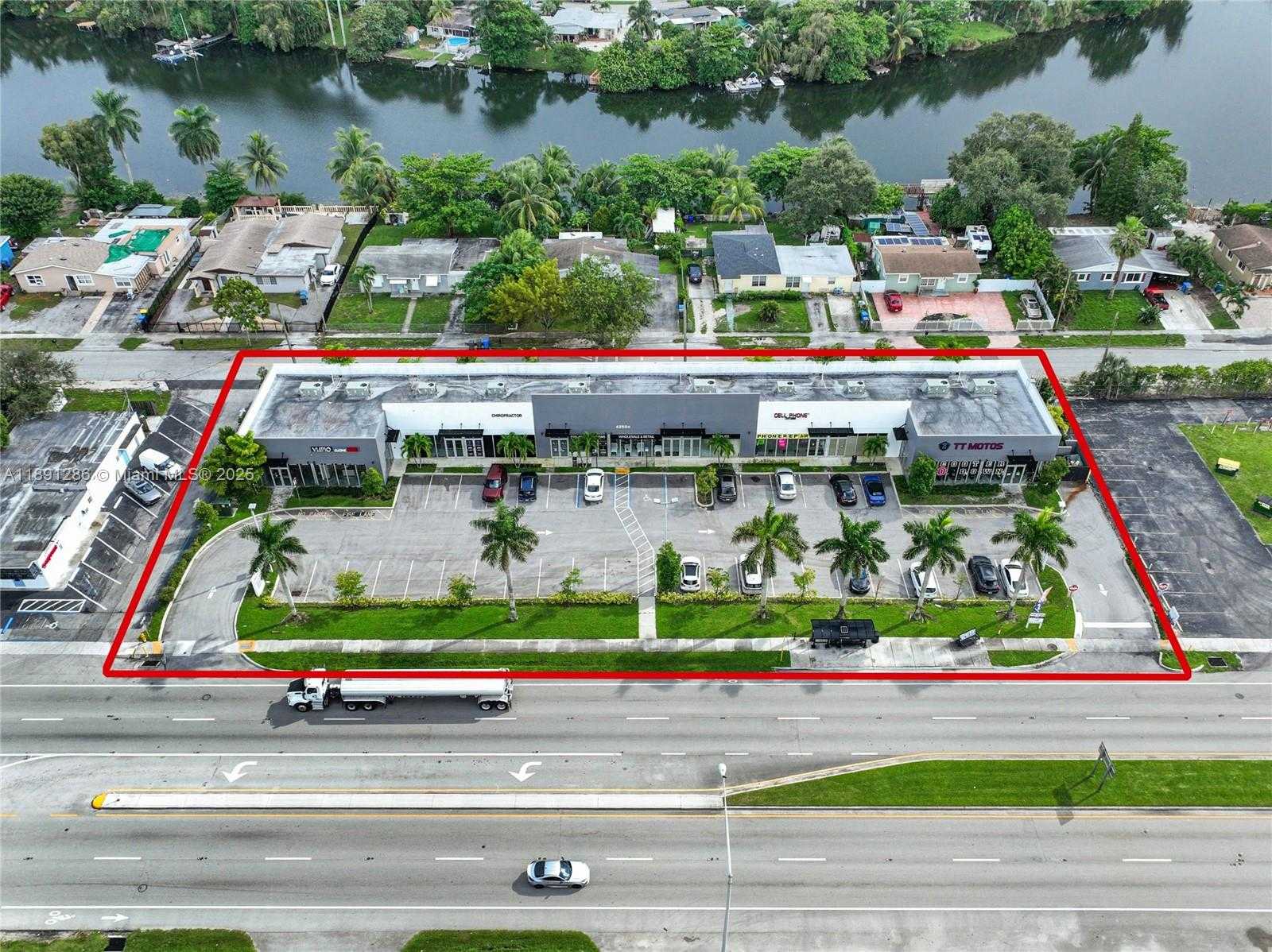 Small Image of 4250 WEST HALLANDALE BEACH BLVD, Pembroke Park Number 10