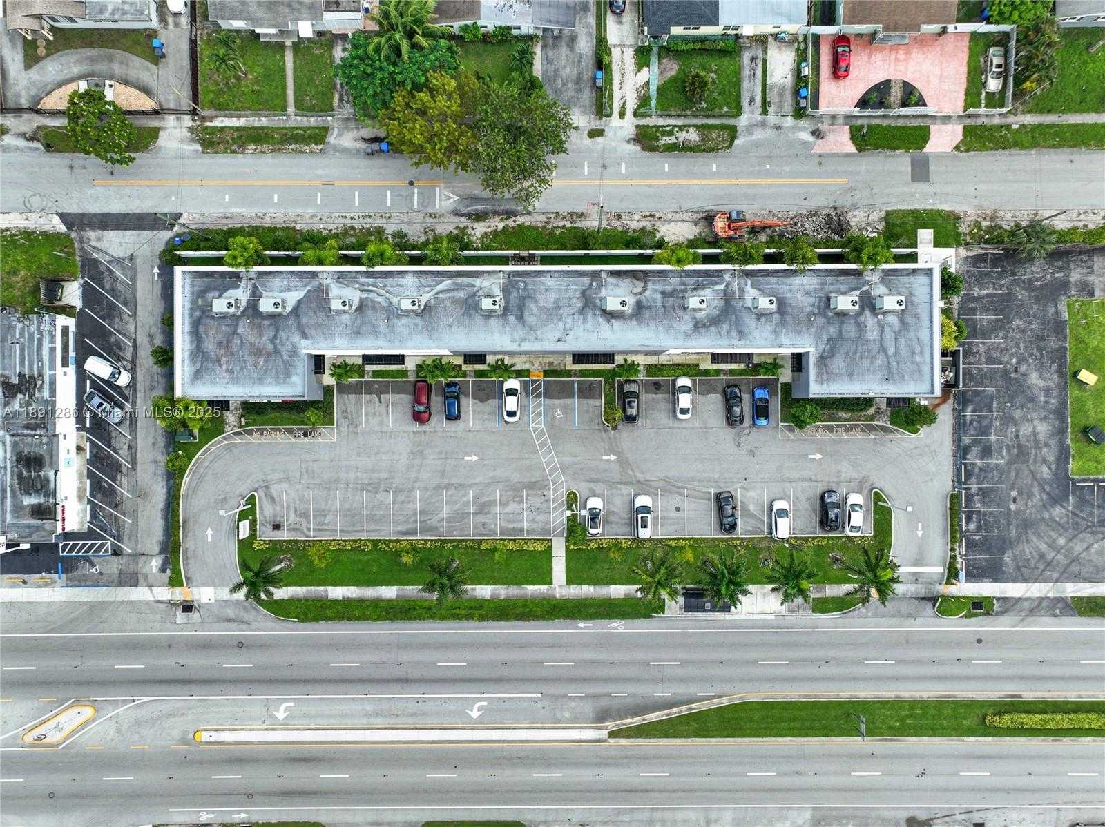 Small Image of 4250 WEST HALLANDALE BEACH BLVD, Pembroke Park Number 16