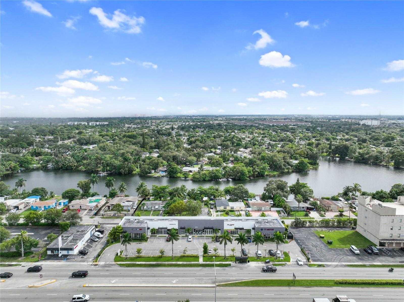 Small Image of 4250 WEST HALLANDALE BEACH BLVD, Pembroke Park Number 17