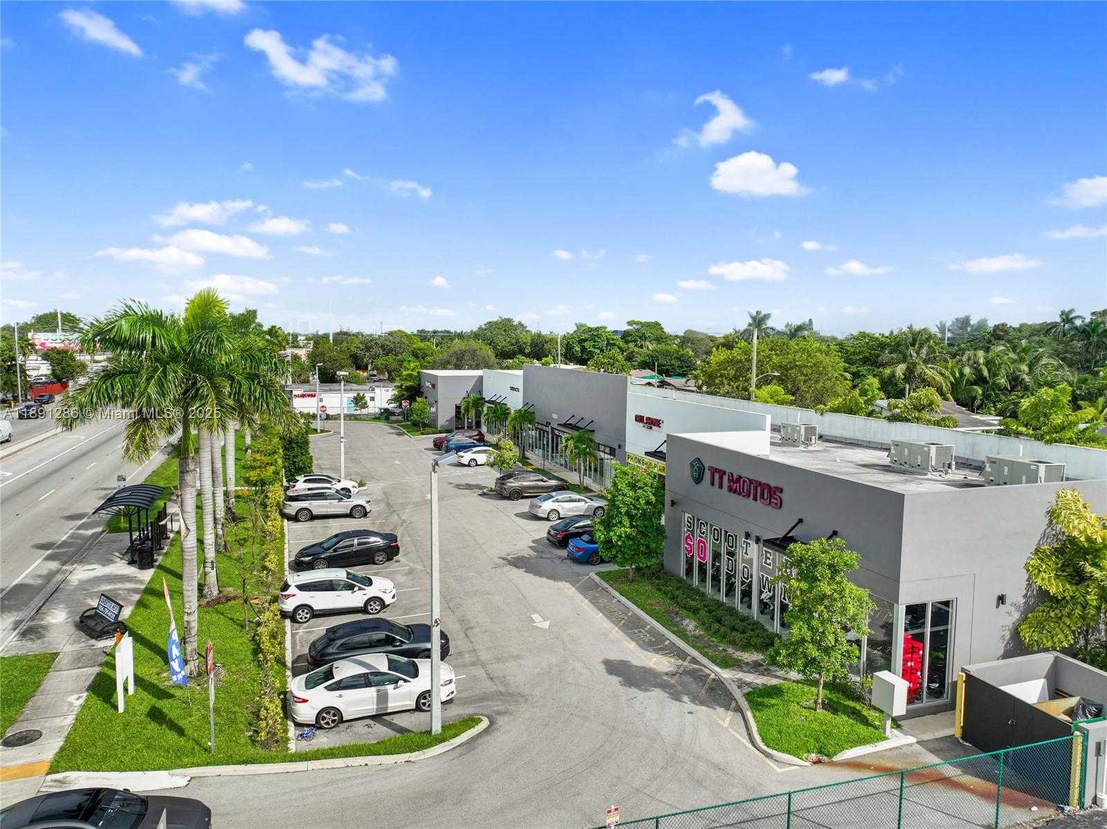 Small Image of 4250 WEST HALLANDALE BEACH BLVD, Pembroke Park Number 4