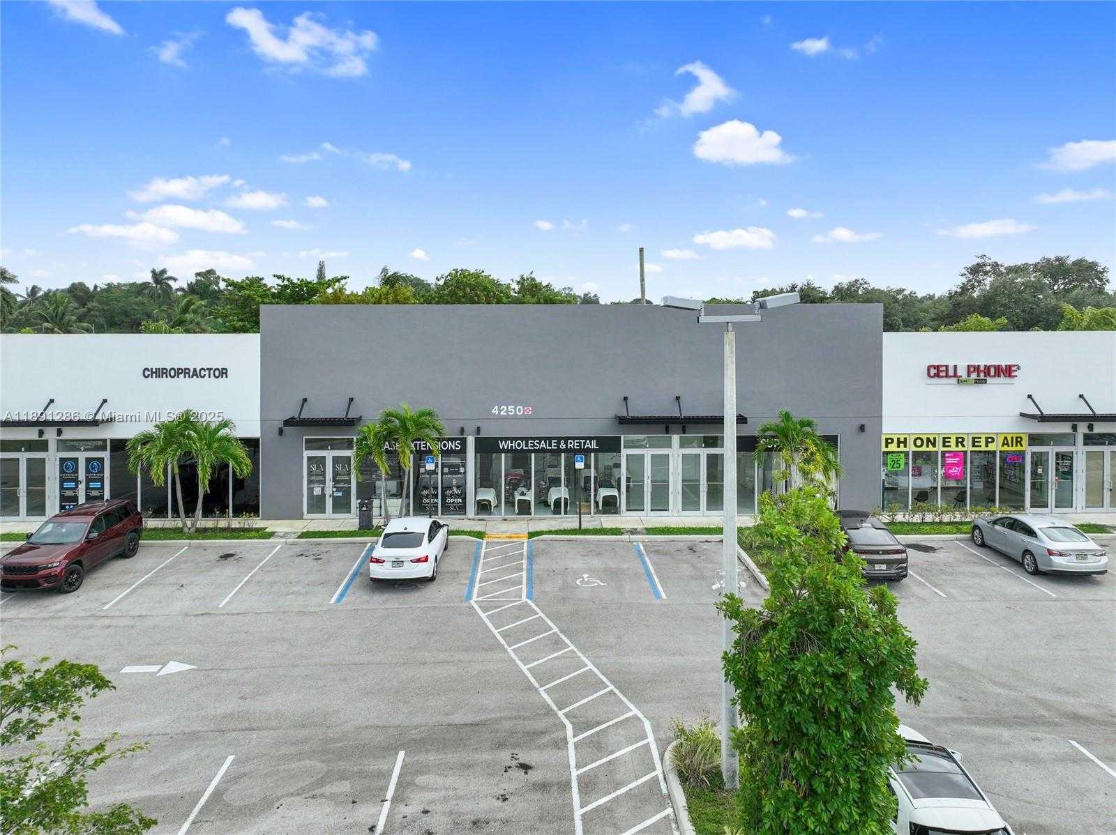 Small Image of 4250 WEST HALLANDALE BEACH BLVD, Pembroke Park Number 6