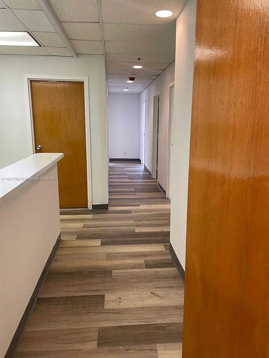 Small Image of 410 WEST 41ST ST #406, Miami Beach Number 2