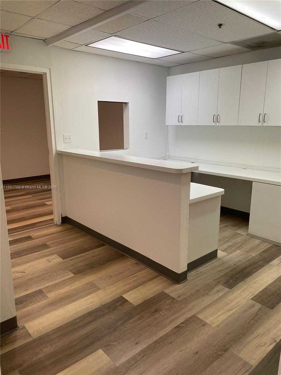 Small Image of 410 WEST 41ST ST #406, Miami Beach Number 5