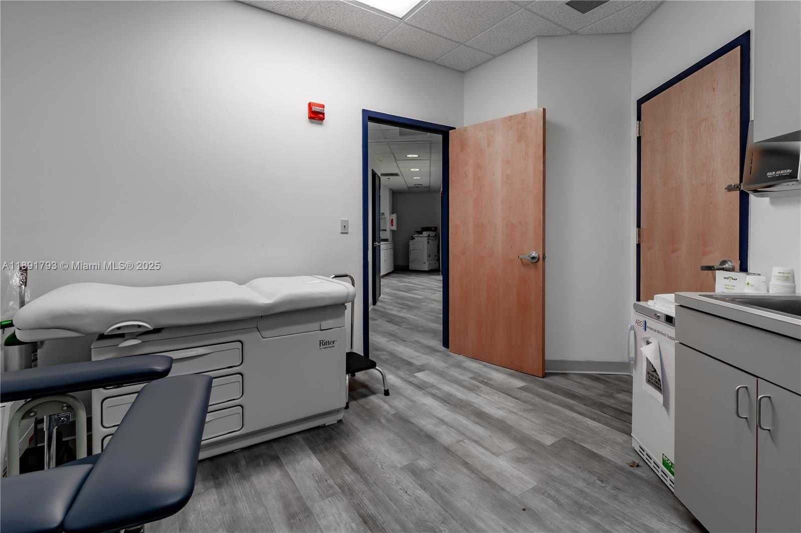 Small Image of 410 WEST 41ST ST #103, Miami Beach Number 7