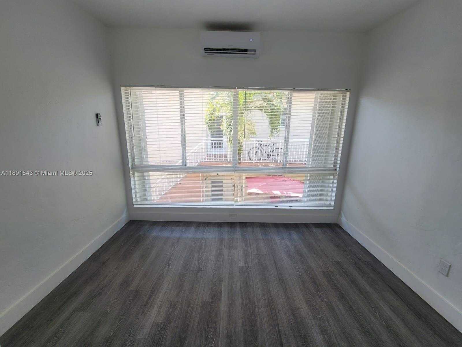 Small Image of 7435 BYRON AVE, Miami Beach Number 14