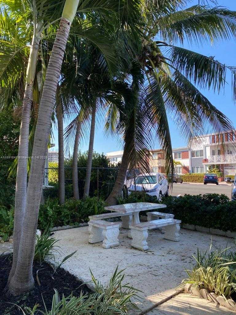 Small Image of 7435 BYRON AVE, Miami Beach Number 3