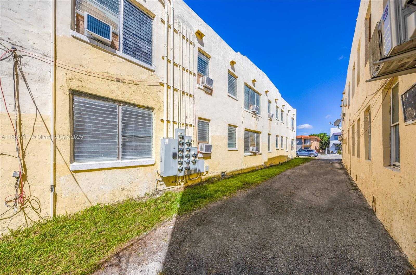 Small Image of 2028 SOUTH WEST 6TH ST, Miami Number 17