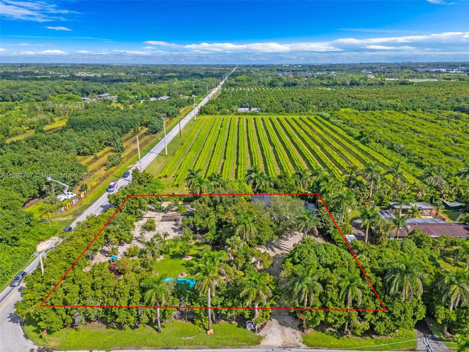 Small Image of 23175 SOUTH WEST NARANJA RD, Miami Number 2