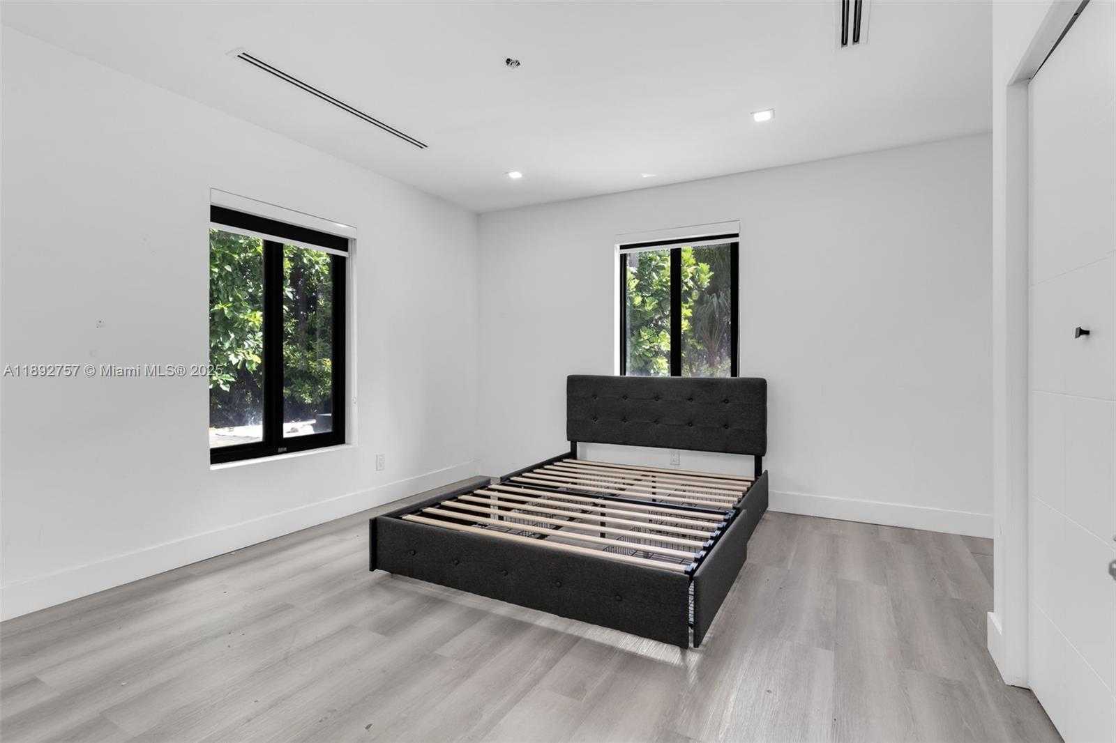 Small Image of 23175 SOUTH WEST NARANJA RD, Miami Number 26