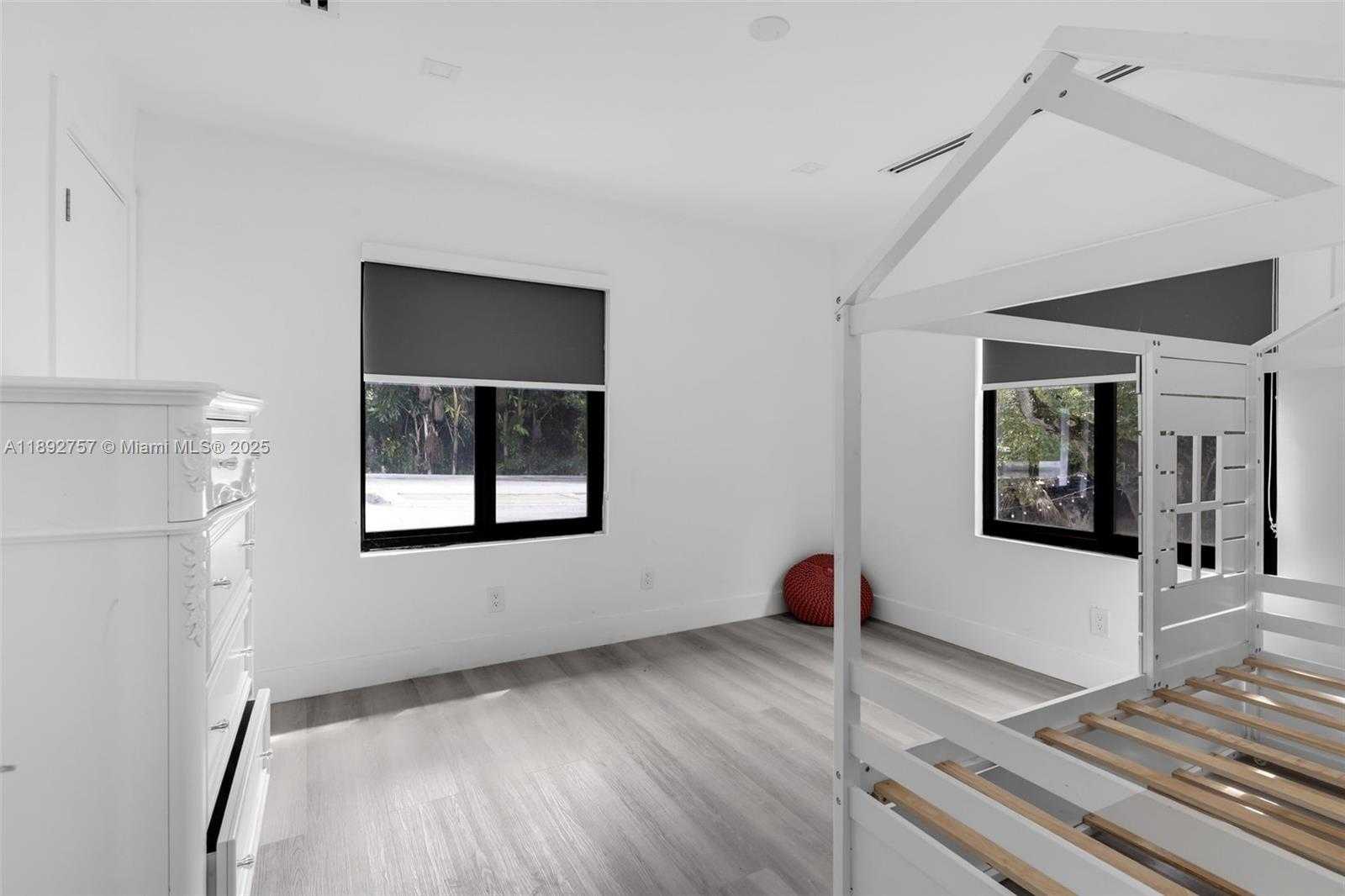 Small Image of 23175 SOUTH WEST NARANJA RD, Miami Number 27