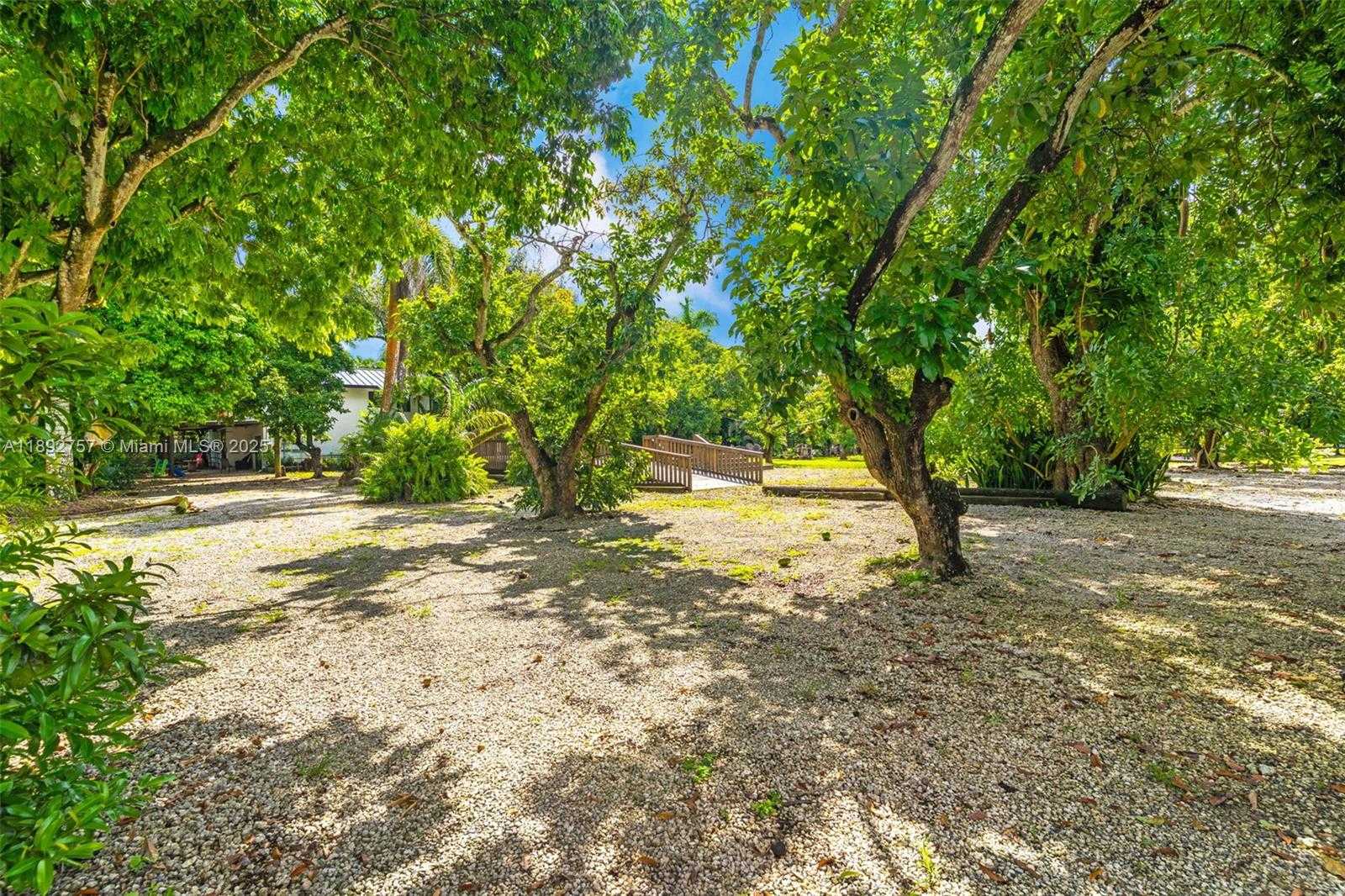 Small Image of 23175 SOUTH WEST NARANJA RD, Miami Number 29