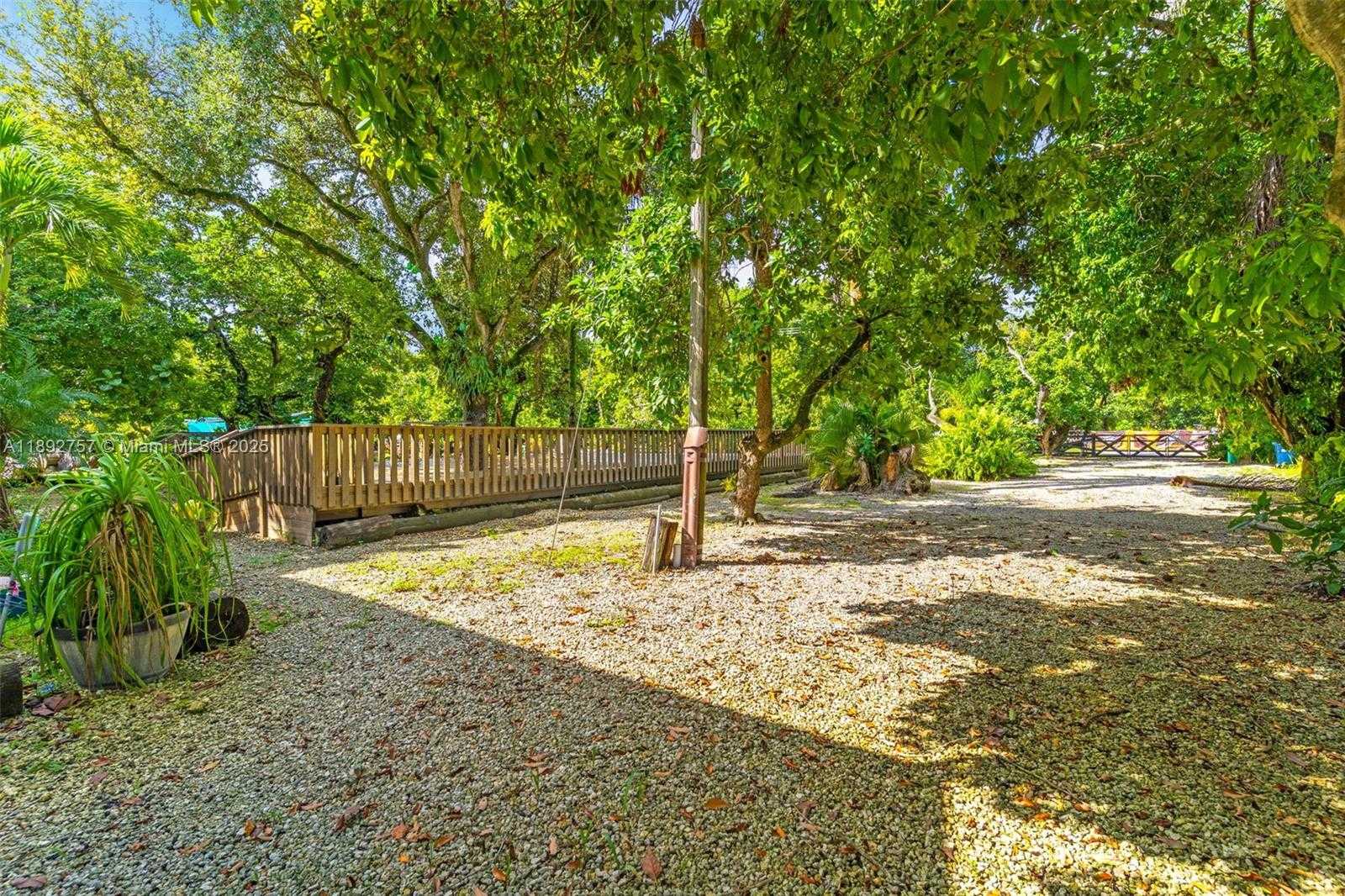 Small Image of 23175 SOUTH WEST NARANJA RD, Miami Number 30