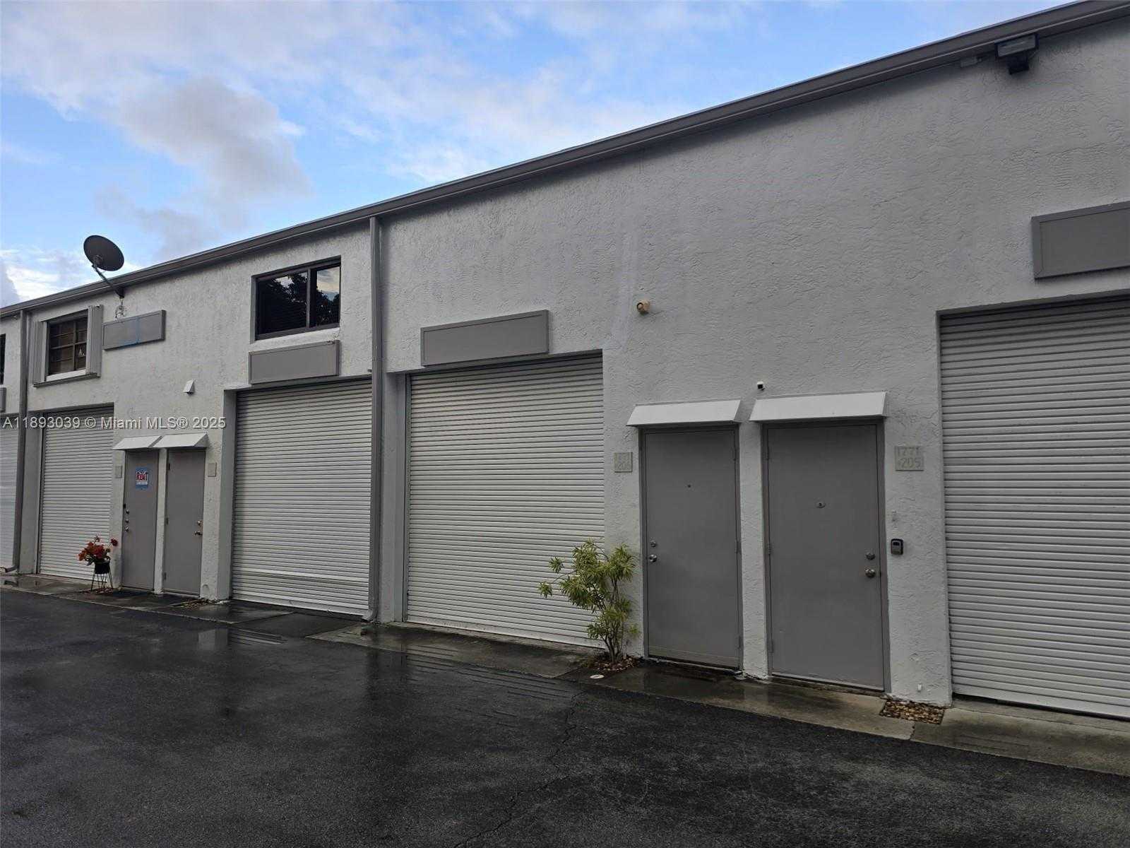 Small Image of 1771 BLOUNT RD #206, Pompano Beach Number 2