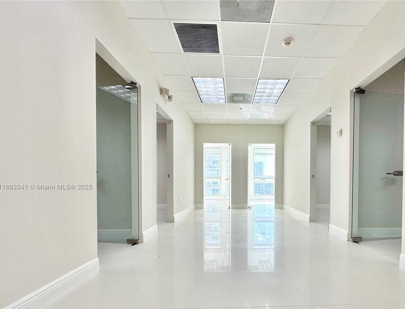 Small Image of 175 SE 7th St, Miami, FL 33131, USA Number 11
