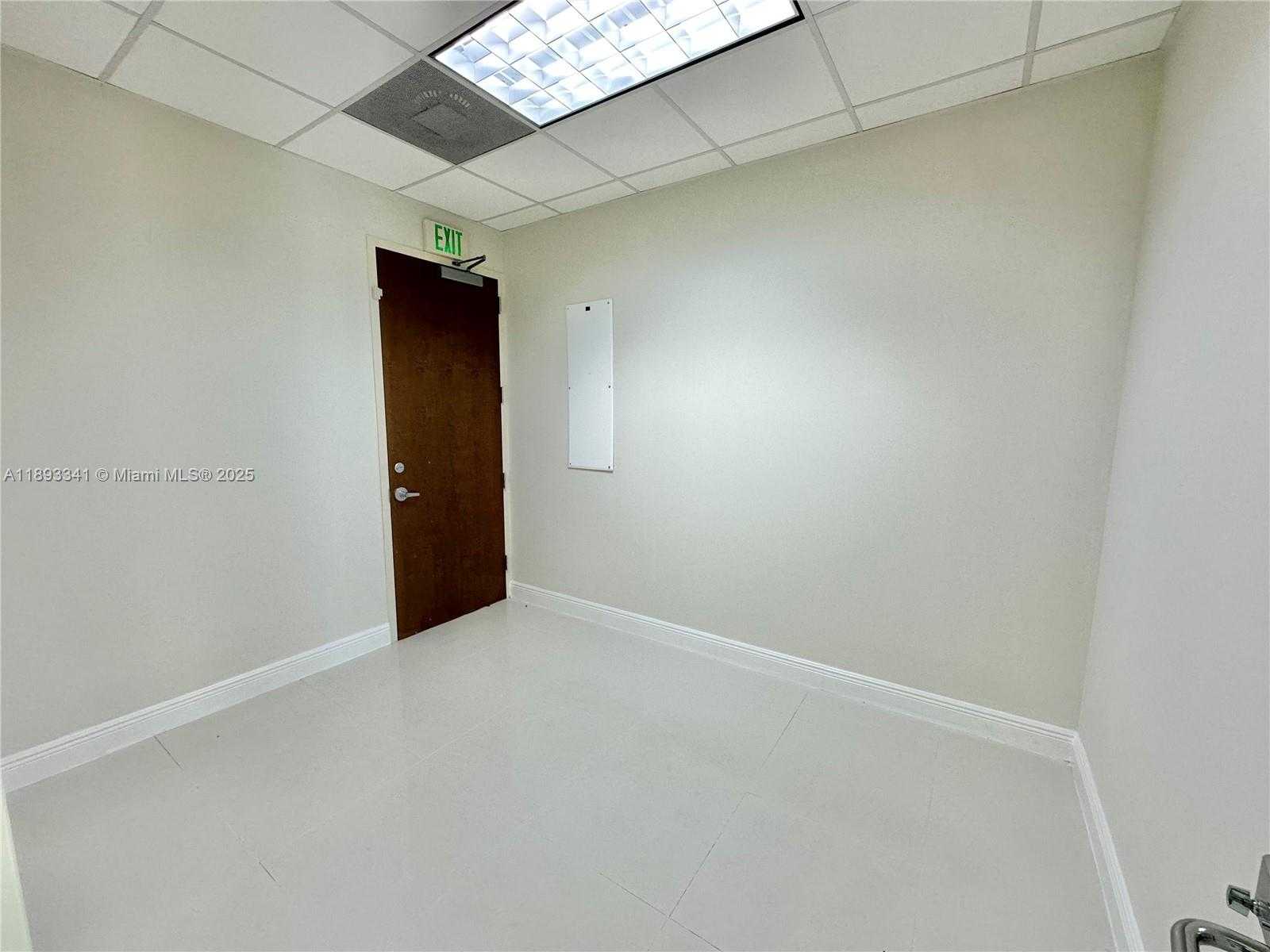 Small Image of 175 SE 7th St, Miami, FL 33131, USA Number 13