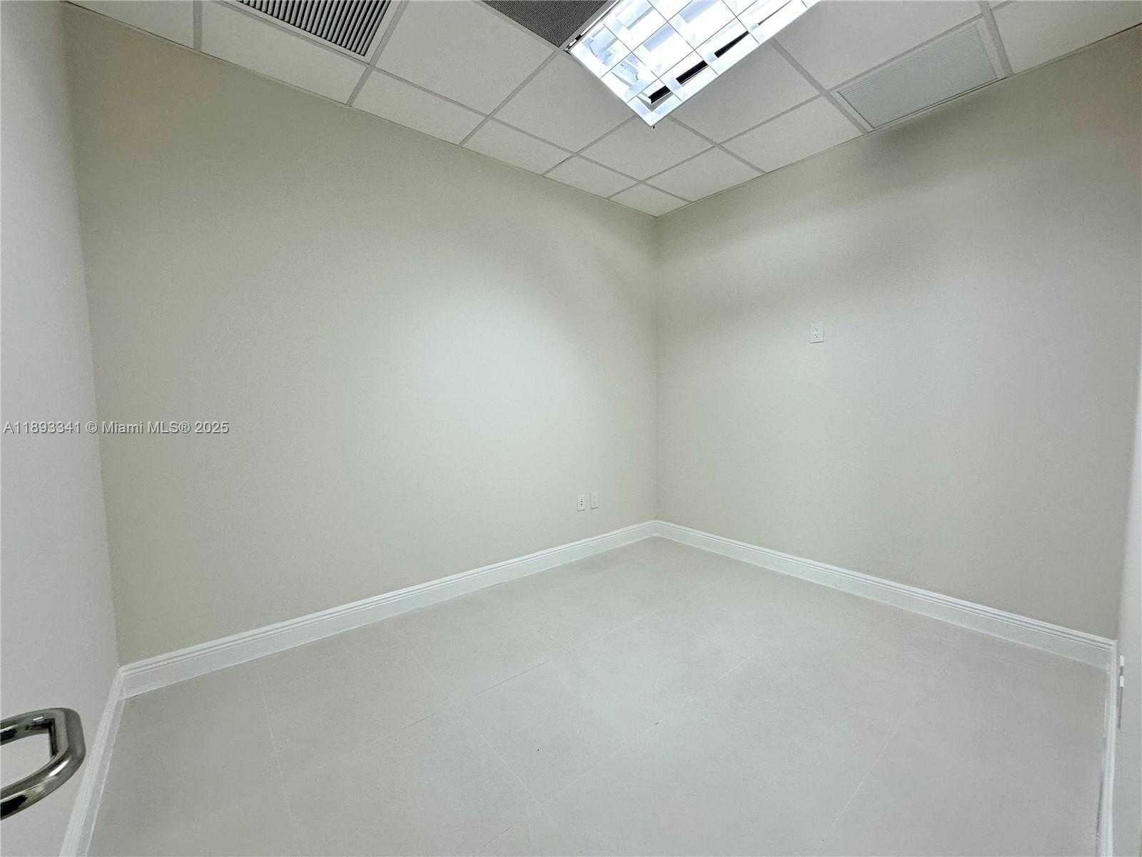 Small Image of 175 SE 7th St, Miami, FL 33131, USA Number 15