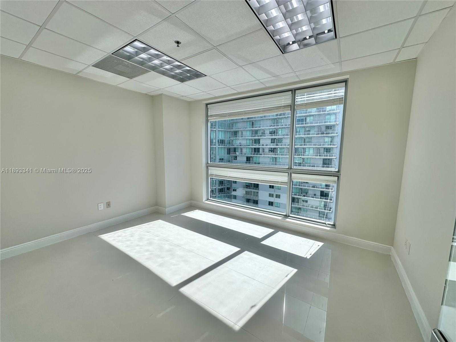 Small Image of 175 SE 7th St, Miami, FL 33131, USA Number 7