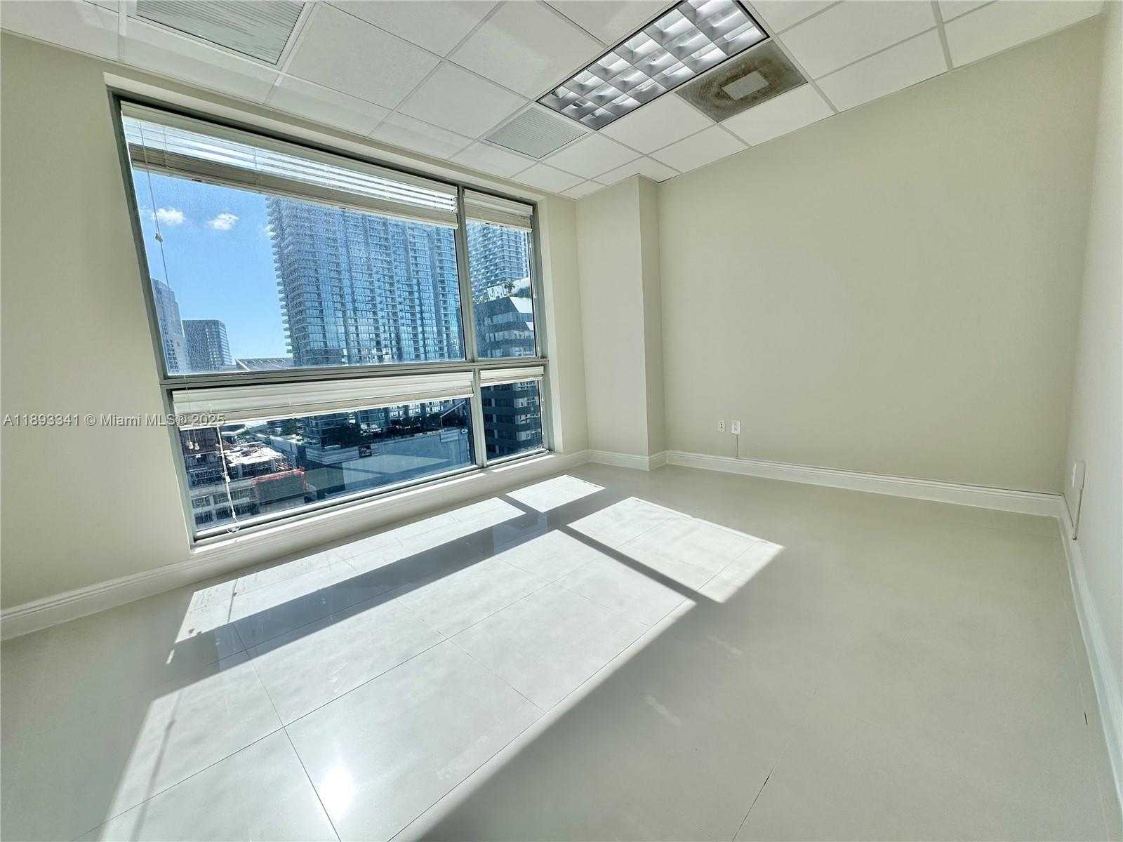 Small Image of 175 SE 7th St, Miami, FL 33131, USA Number 8