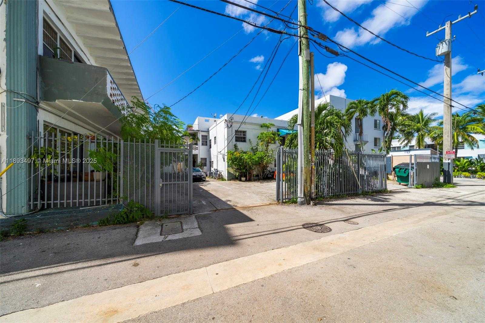 Small Image of 249 COLLINS AVE, Miami Beach Number 10