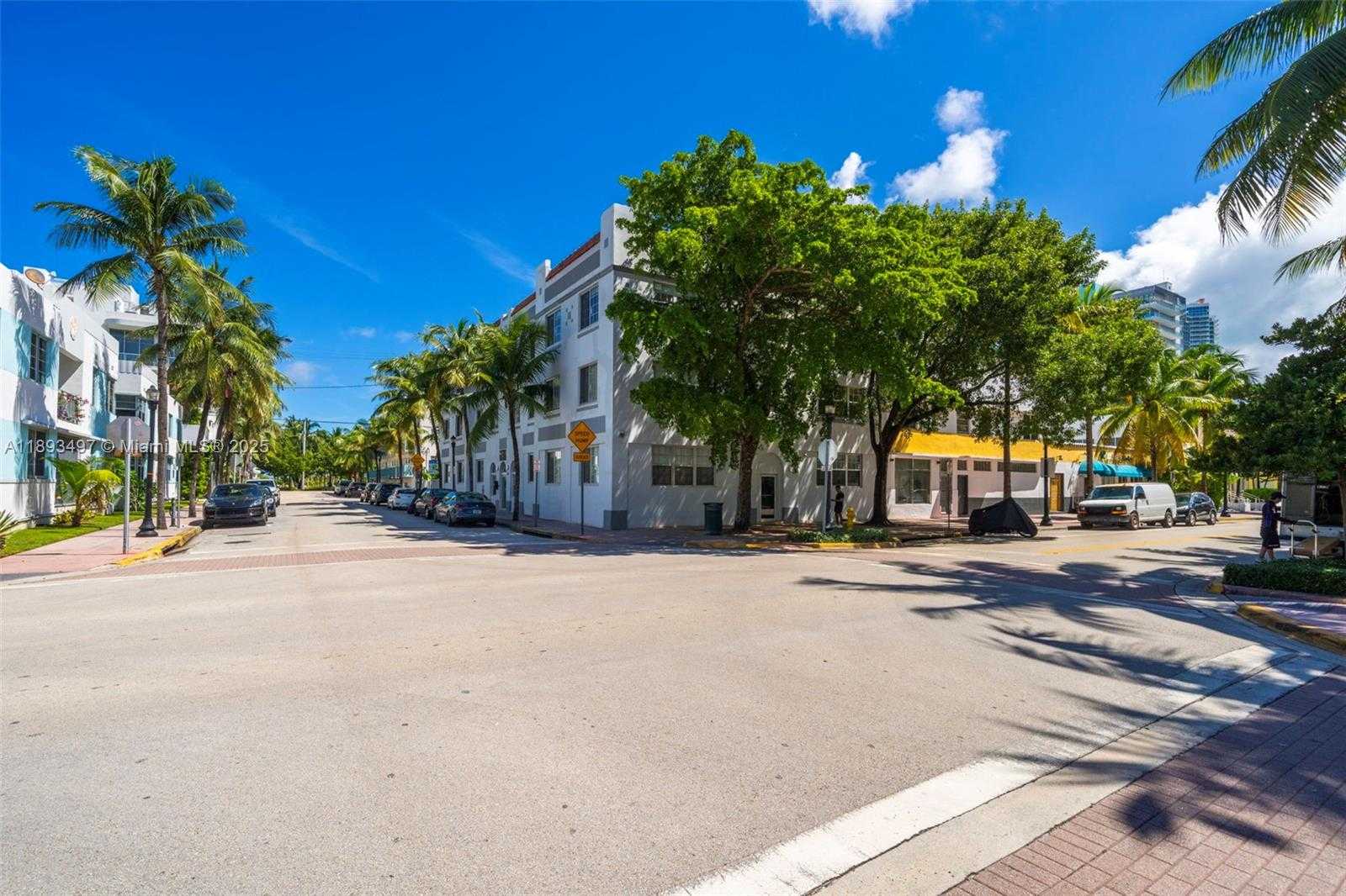 Small Image of 249 COLLINS AVE, Miami Beach Number 28