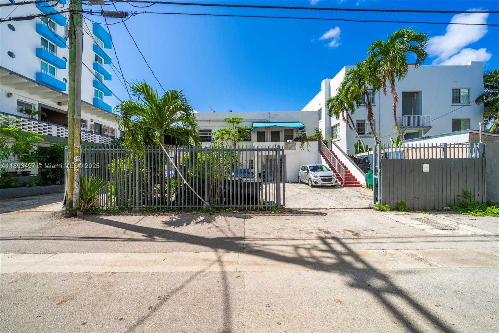 Small Image of 249 COLLINS AVE, Miami Beach Number 9
