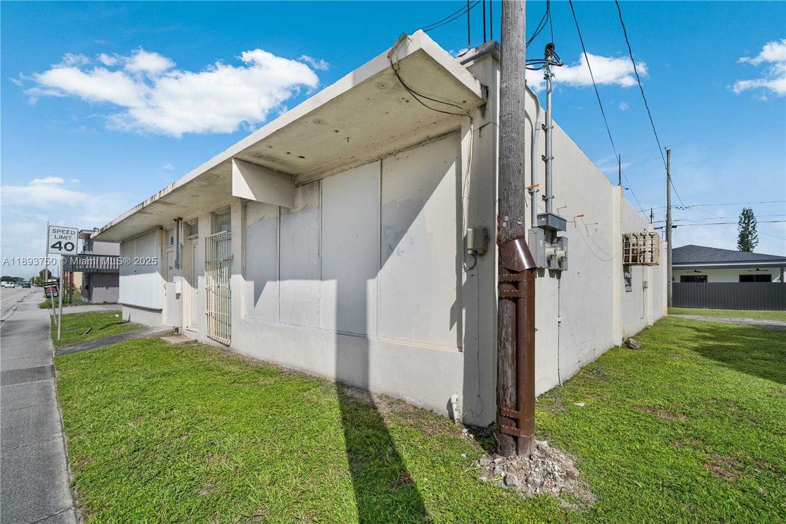Small Image of 5619 PEMBROKE RD, Hollywood Number 5