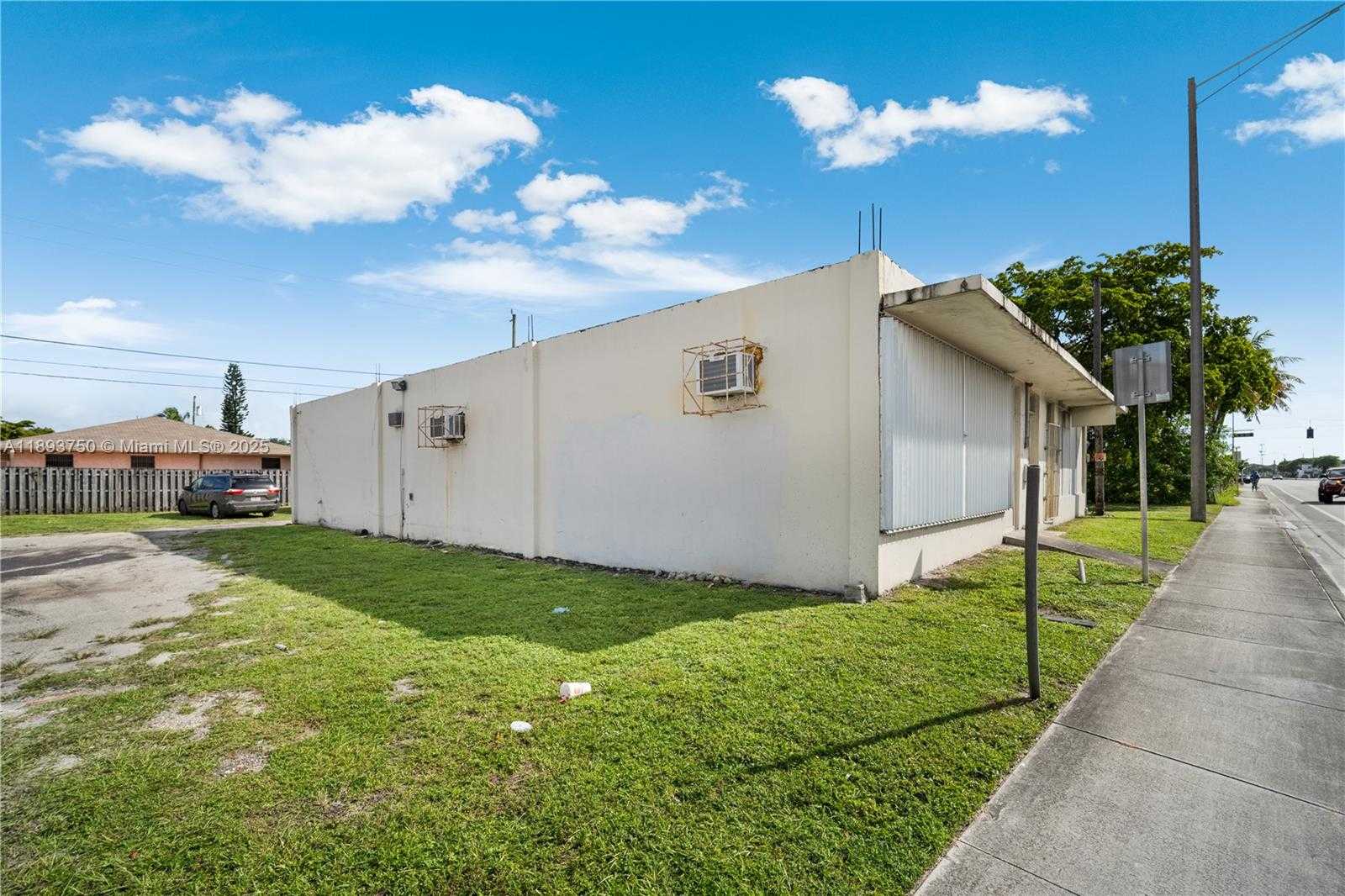 Small Image of 5619 PEMBROKE RD, Hollywood Number 6