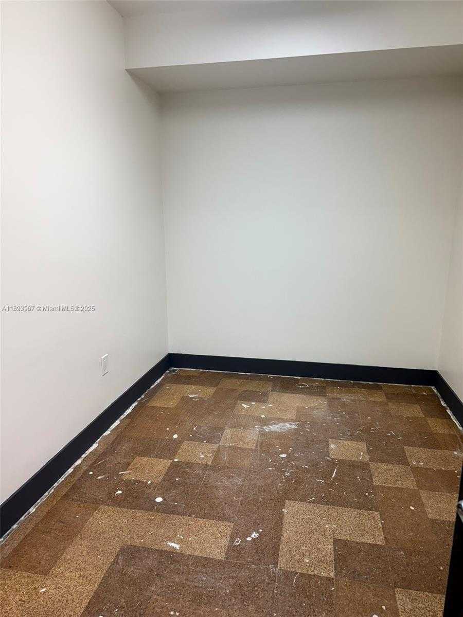Small Image of 299 ALHAMBRA CIR #203, Coral Gables Number 5
