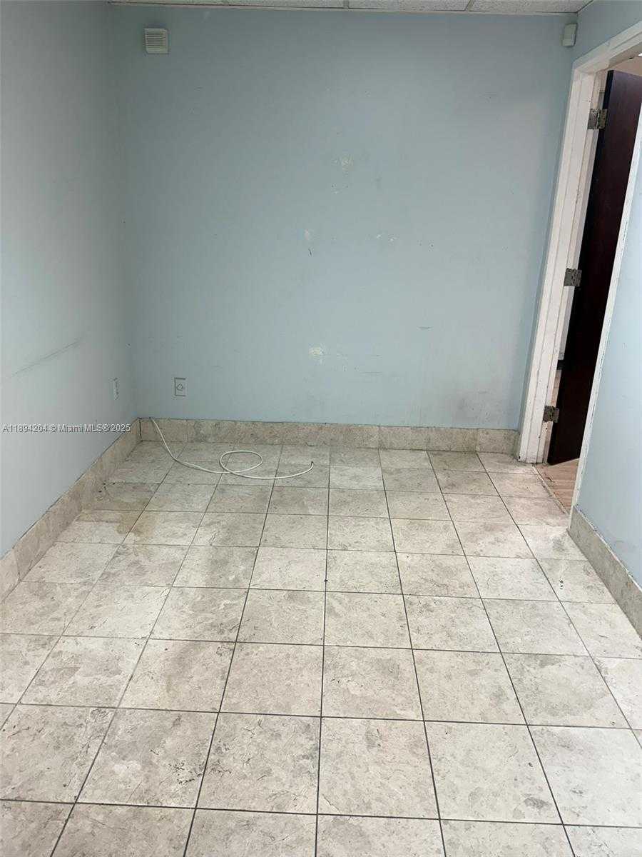 Small Image of 299 ALHAMBRA CIR #218, Coral Gables Number 5