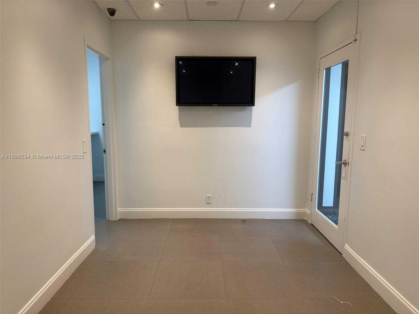 Small Image of 299 ALHAMBRA CIR #211, Coral Gables Number 6