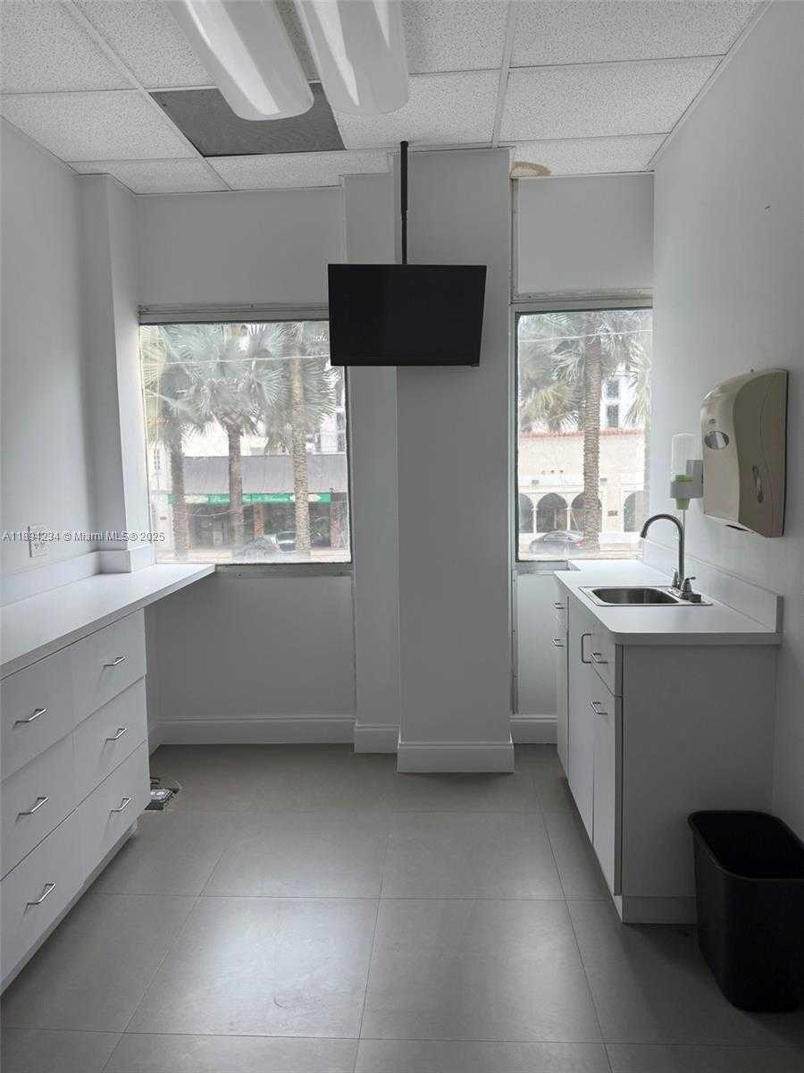 Small Image of 299 ALHAMBRA CIR #211, Coral Gables Number 9