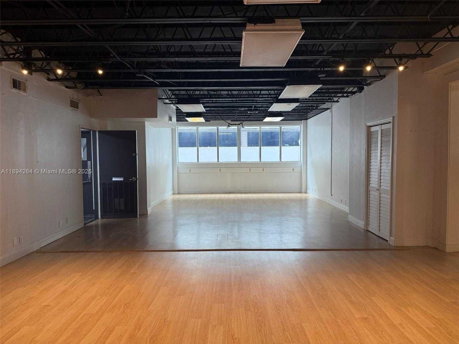 Small Image of 299 ALHAMBRA CIR #219/221/222, Coral Gables Number 4