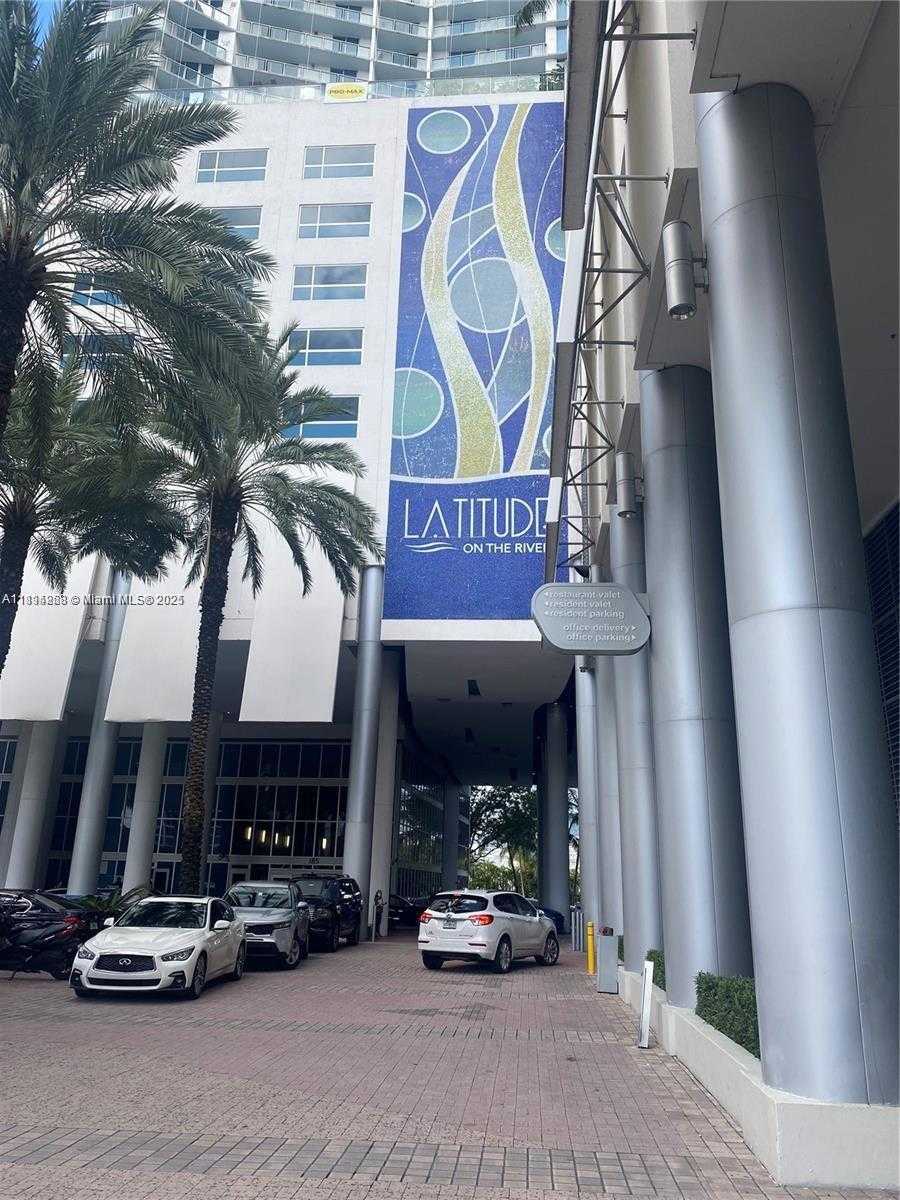 Small Image of 175 SE 7th St, Miami, FL 33131, USA Number 10
