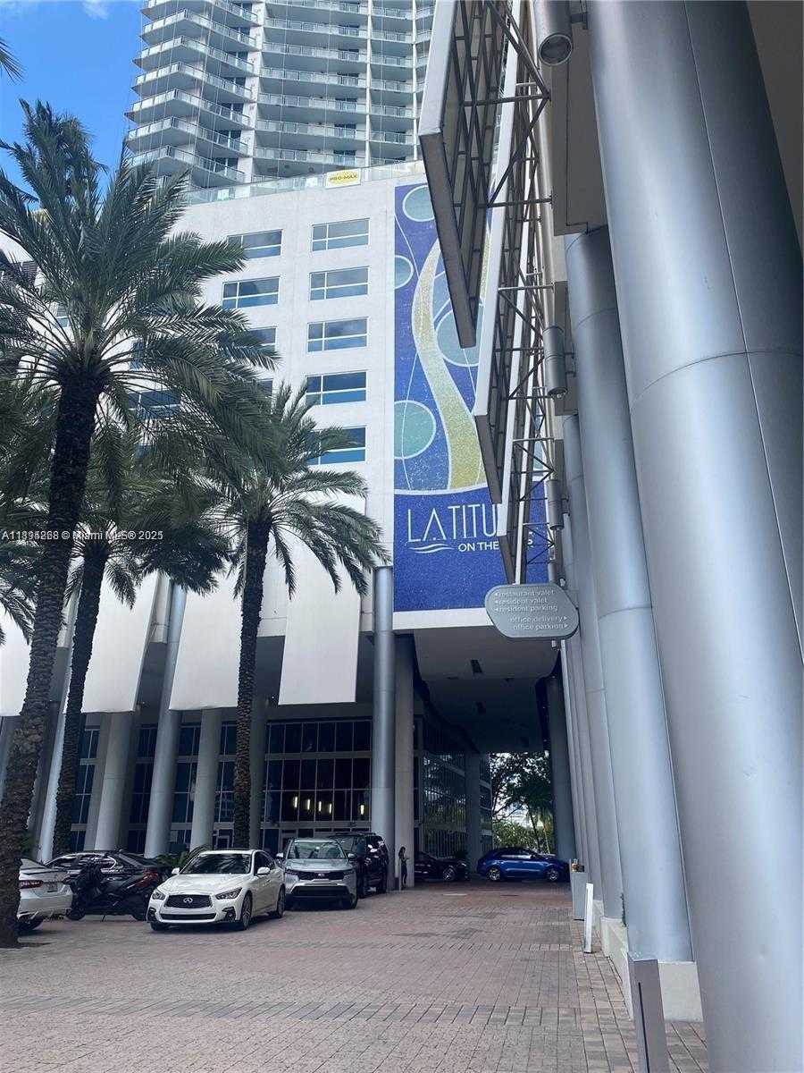 Small Image of 175 SE 7th St, Miami, FL 33131, USA Number 8