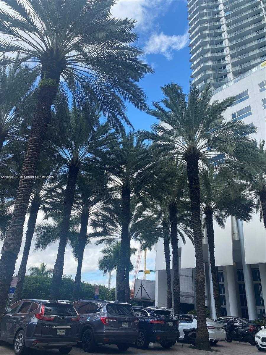 Small Image of 175 SE 7th St, Miami, FL 33131, USA Number 9