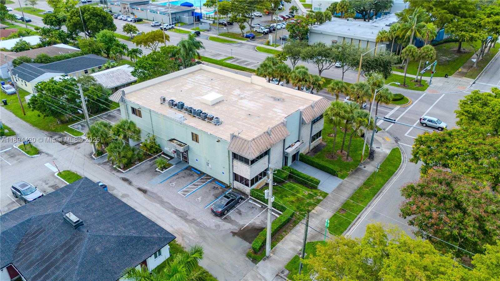 Small Image of 17101 NORTH EAST 19TH AVE, North Miami Beach Number 12
