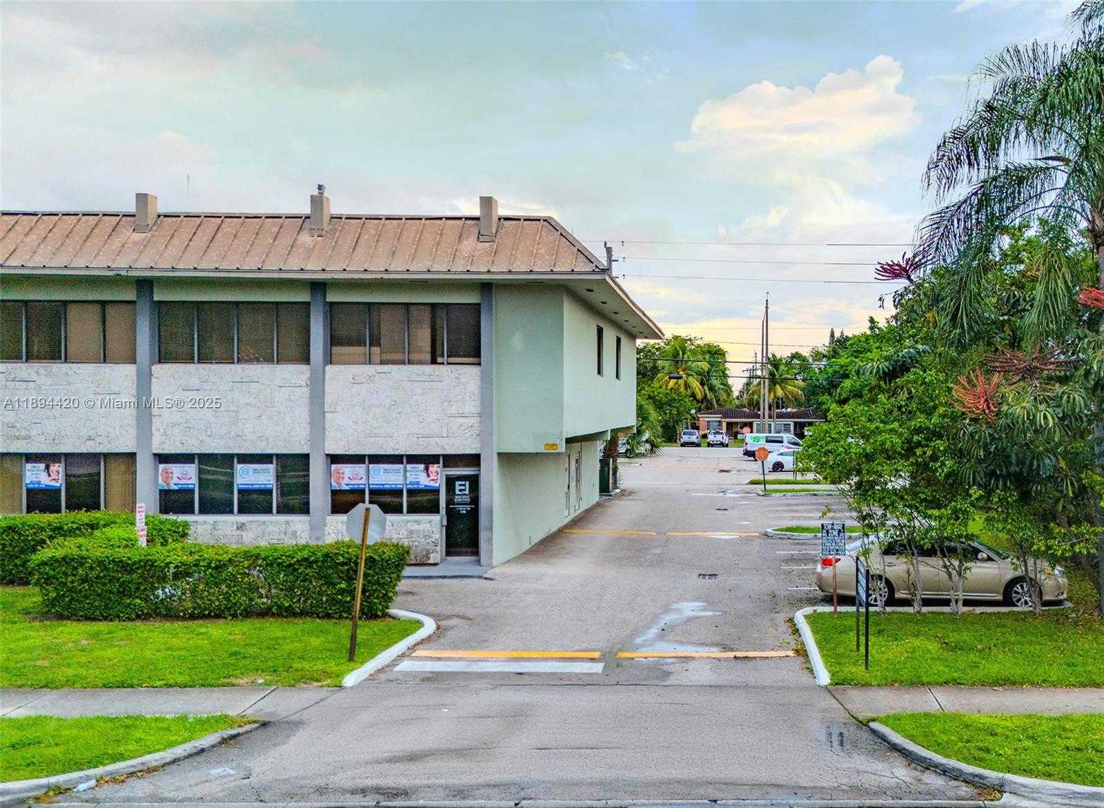Small Image of 17101 NORTH EAST 19TH AVE, North Miami Beach Number 14