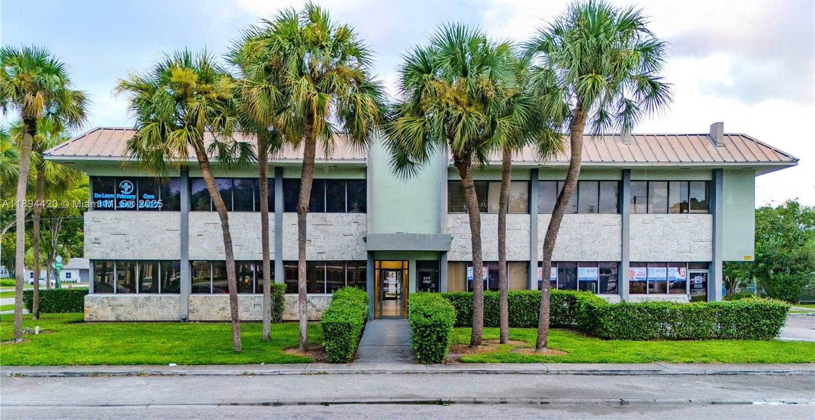 Small Image of 17101 NORTH EAST 19TH AVE, North Miami Beach Number 2