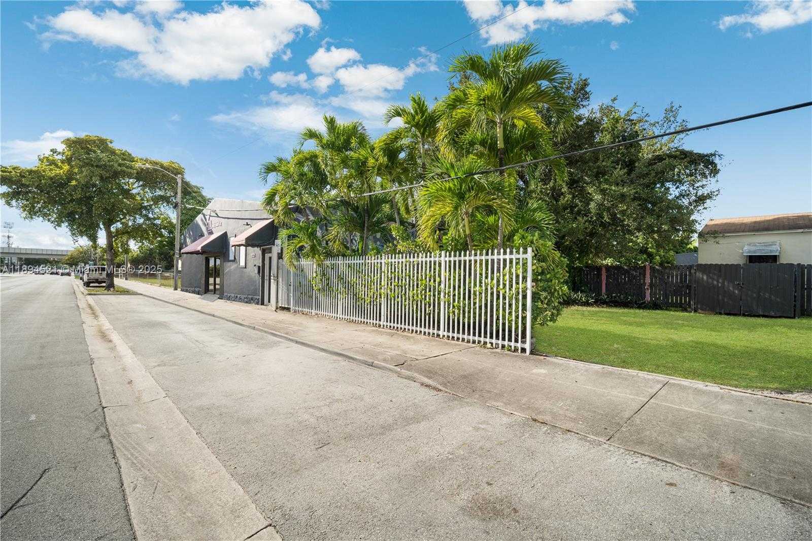 Small Image of 1121 NORTH WEST 29TH ST, Miami Number 2