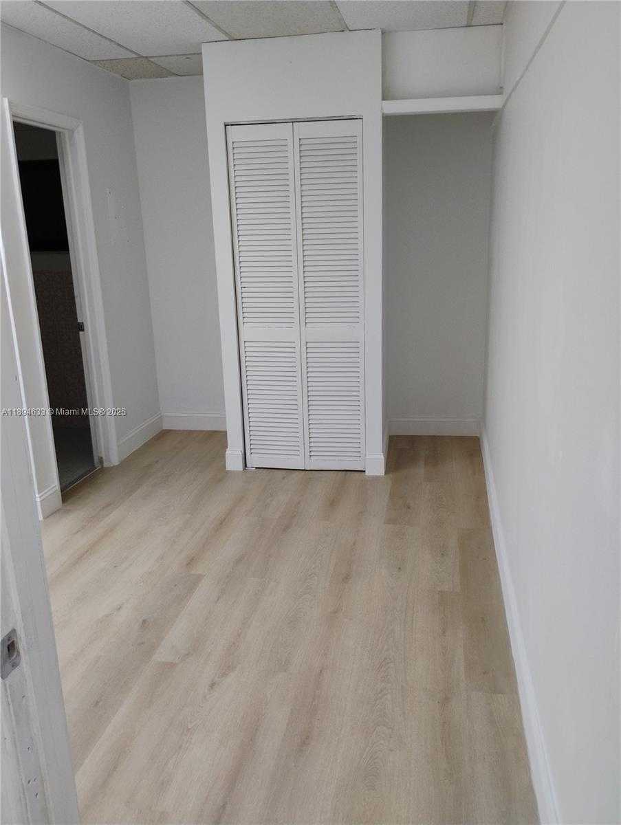 Small Image of 285 NORTH WEST 27TH AVE, Miami Number 5