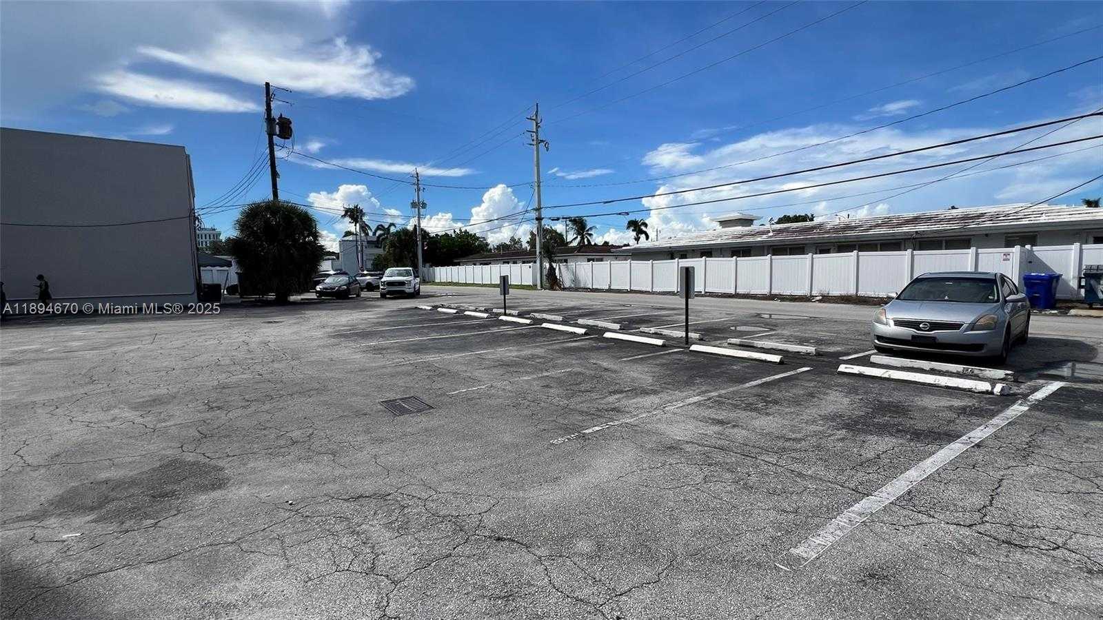 Small Image of 2727 EAST OAKLAND PARK BLVD #205A, Fort Lauderdale Number 33