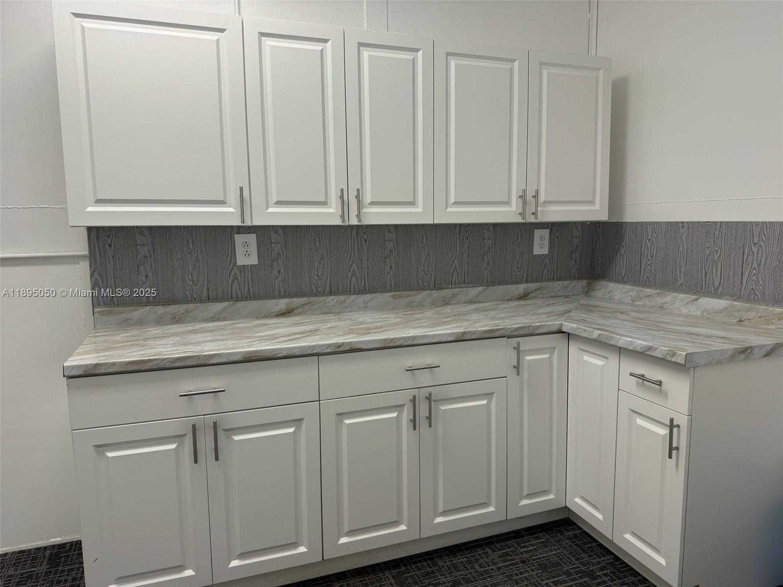 Small Image of 299 ALHAMBRA CIR #302, Coral Gables Number 6