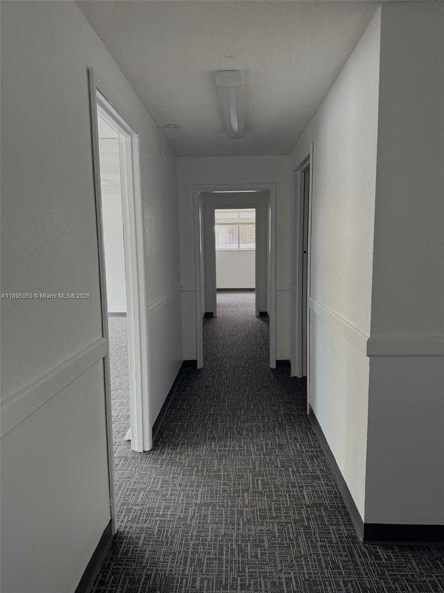 Small Image of 299 ALHAMBRA CIR #302, Coral Gables Number 7