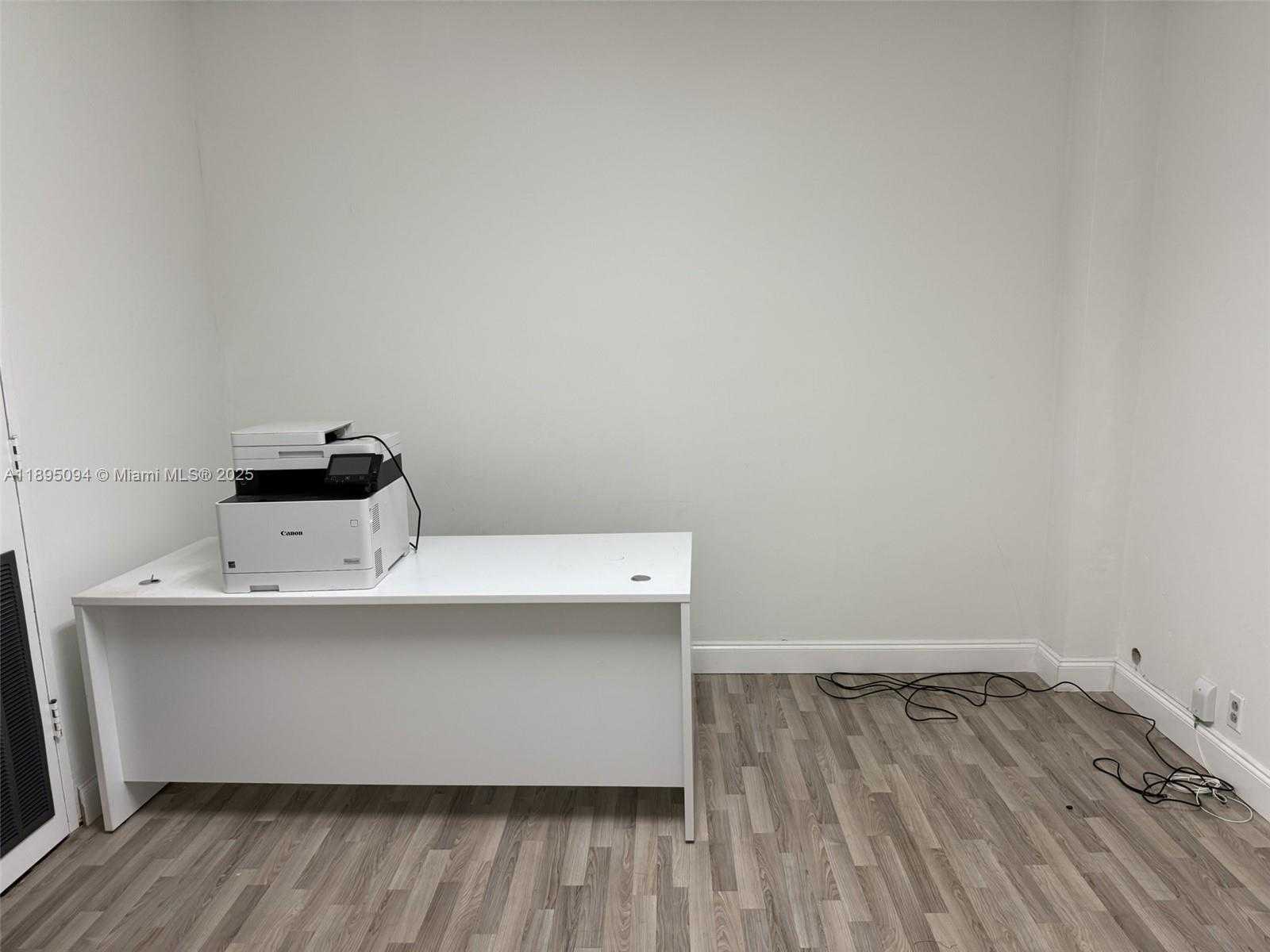 Small Image of 299 ALHAMBRA CIR #315, Coral Gables Number 3