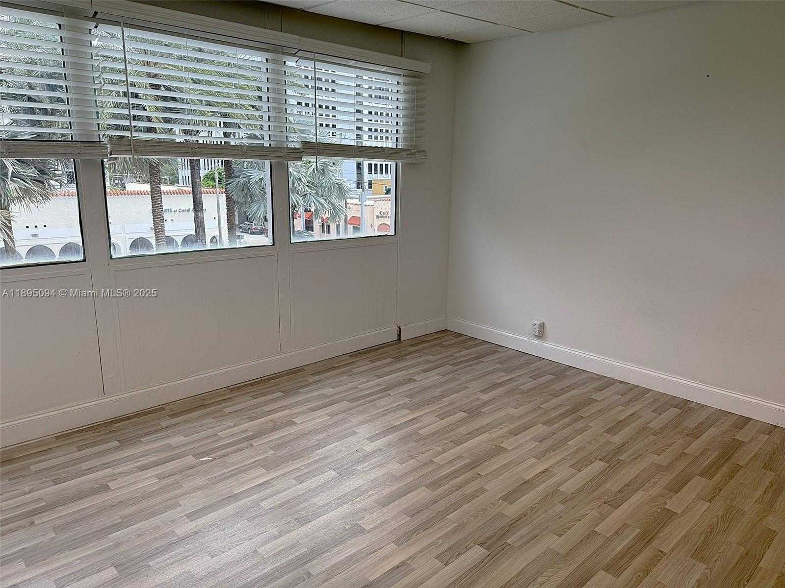 Small Image of 299 ALHAMBRA CIR #315, Coral Gables Number 4